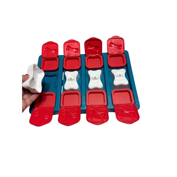 Dog Treat Puzzle‎ Outward Hound 20 Hidden Treat Compartments Skill Level 2 - Picture 3 of 12